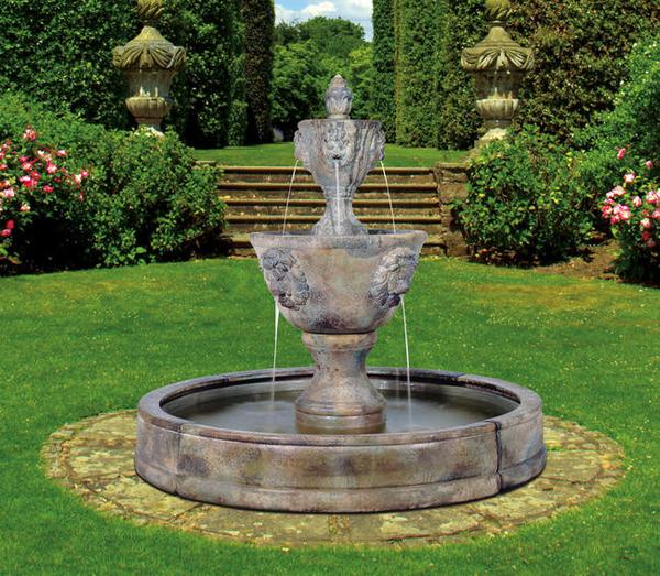 Medium Two Tier Leonesco in Valencia Fountain