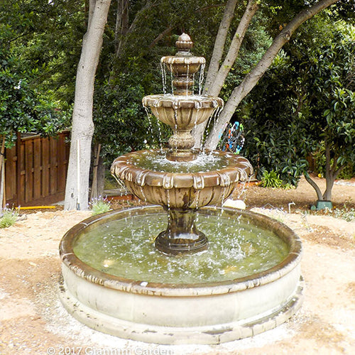 Jardin Three Tier Pond Fountain with water flowing