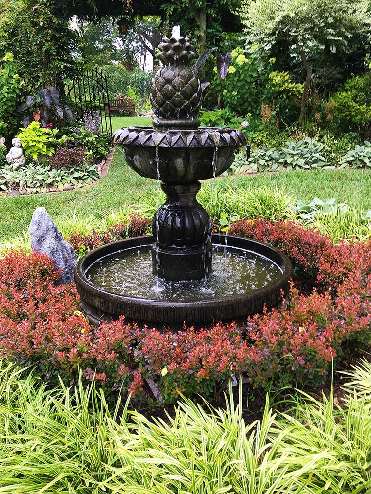 Piña Cascada Outdoor Fountain in Rondo Pool