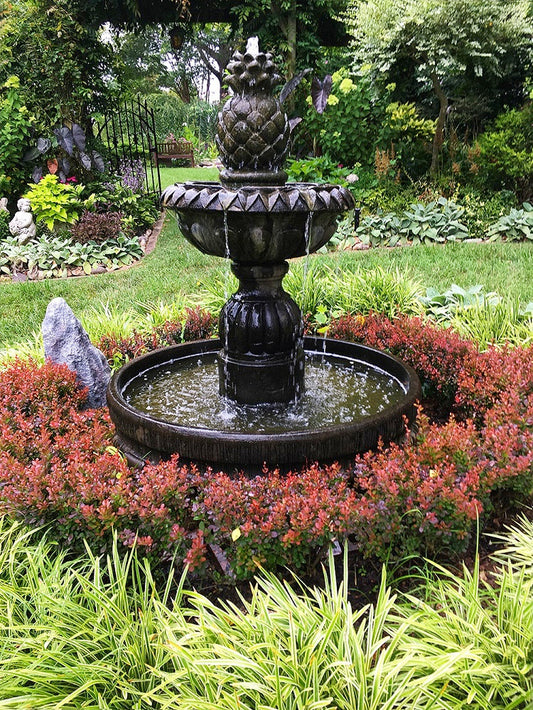 Piña Cascada Outdoor Fountain in Rondo Pool