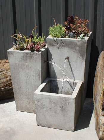 Moderno Garden Fountain with water flowing